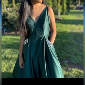 V plunging gown with crystals embellish pockets. Worn only once .